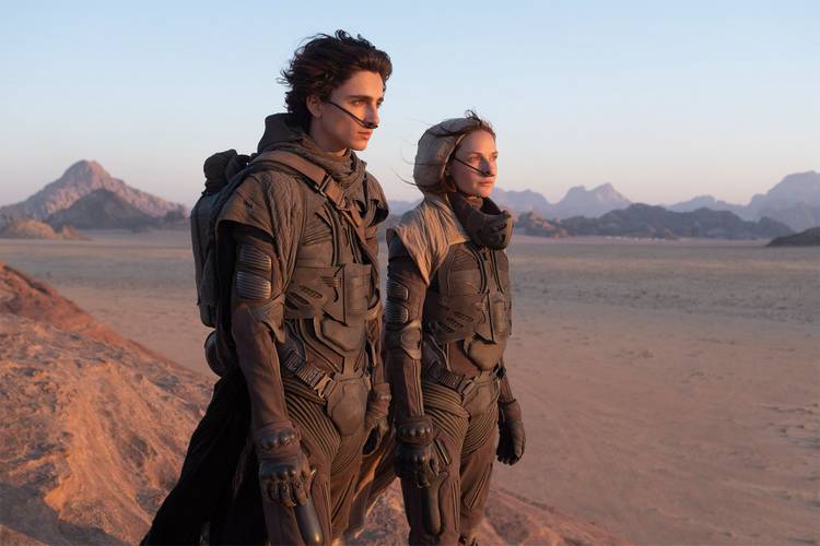 Timothée Chalamet como Paul Atreides e Rebecca Ferguson como a Lady Jessica Atreides