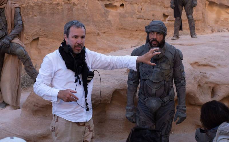 O diretor Denis Villeneuve e Javier Bardem no set