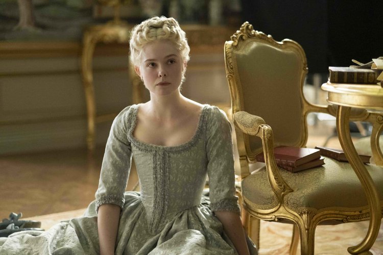 Elle Fanning vive Catarina, a Grande em The Great (Hulu/Reprodução).