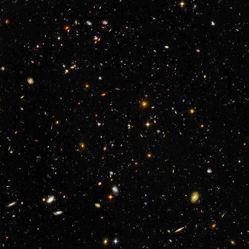 O mais longe que o Hubble foi capaz de ver: uma pequena região do espaço na constelação da Fornalha, a 45 milhões de anos-luz da Terra.
