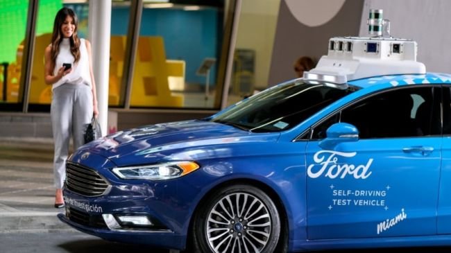 O táxi autônomo da Ford vem sendo testado nos EUA.