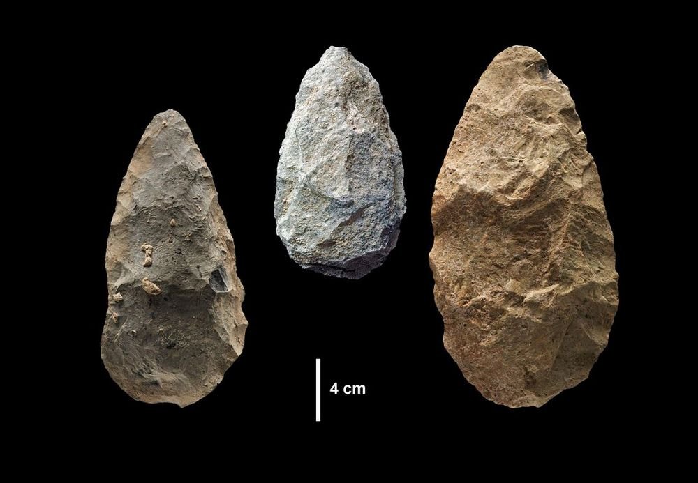 Bifaces usados pelos primeiros seres humanos no Quênia, há 320 mil anos.