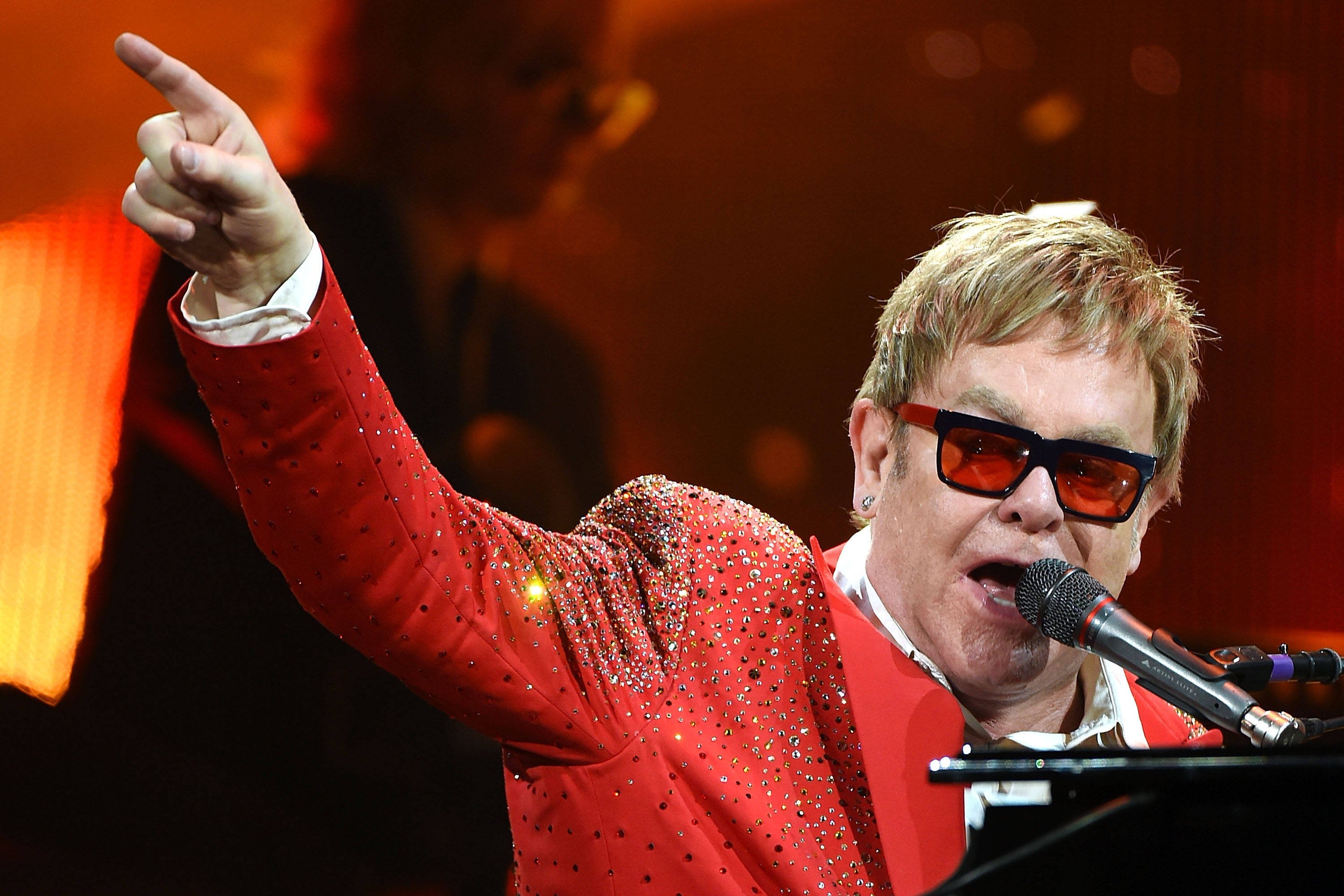 Elton John está entre os clientes do escritório 'sequestrado'