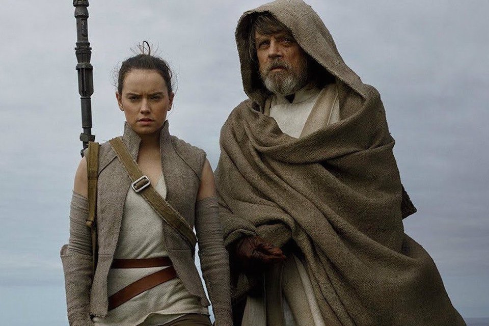 Cena do arco do treinamento de Rey com Luke Skywalker na nova trilogia