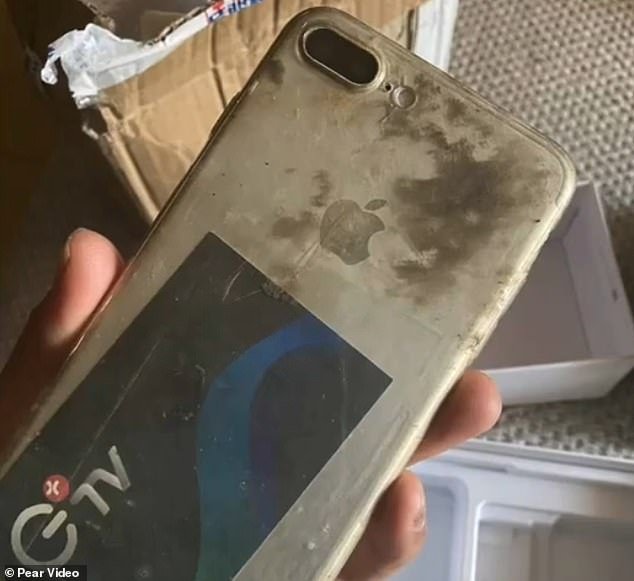 iPhone sobrevive por 8 meses imerso em rio na China.