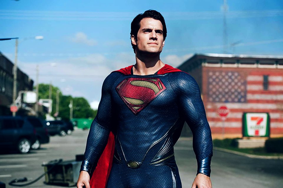 Henry Cavill negocia retornar como Superman em novos filmes