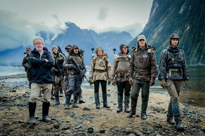 Ridley Scott com o elenco de 'Alien: Covenant'