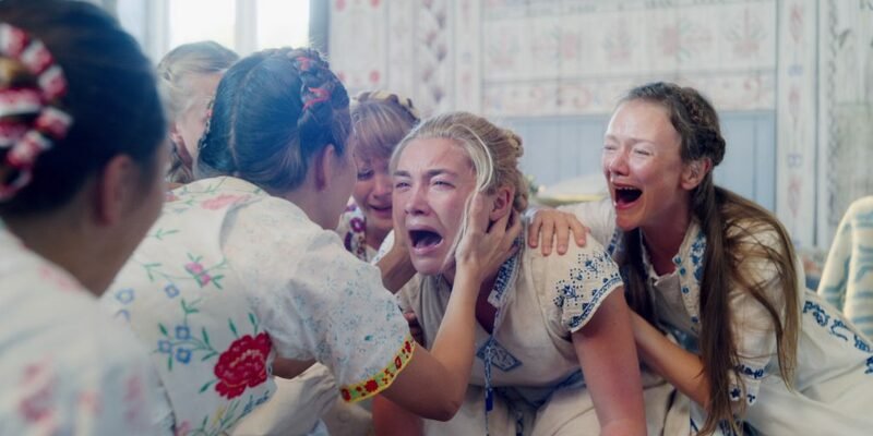 Cena de Midsommar. (Imagem: Paris Filmes / Reprodução)