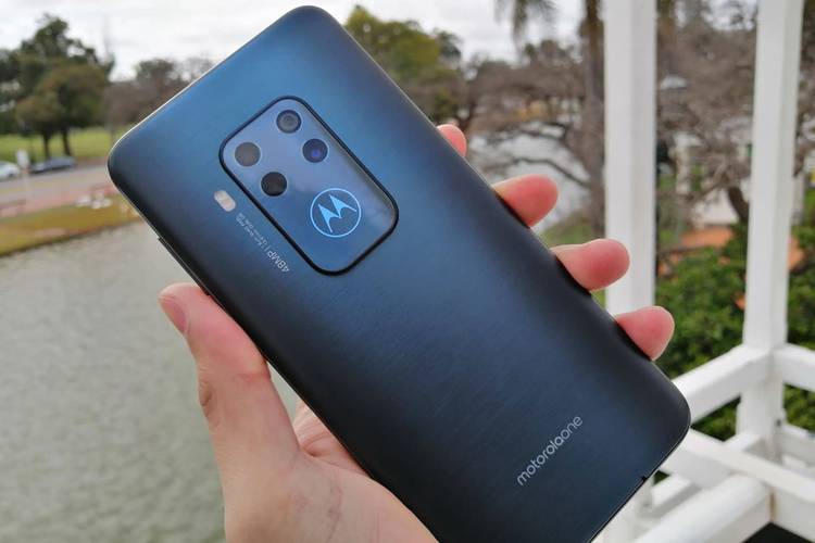 Motorola One Zoom