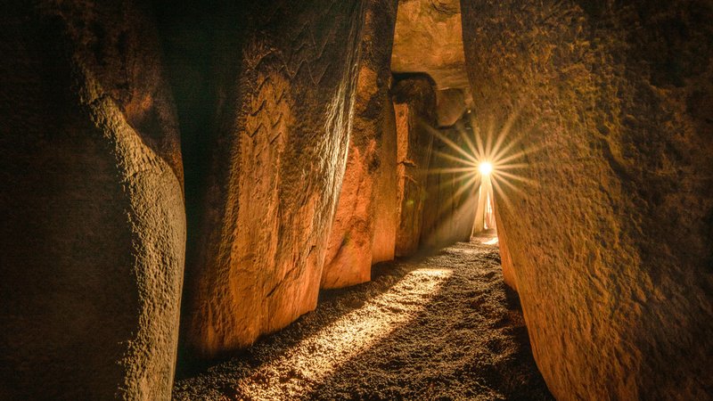 Interior de Newgrange, tumba do Conjunto Arqueológico do Vale do Boyne.