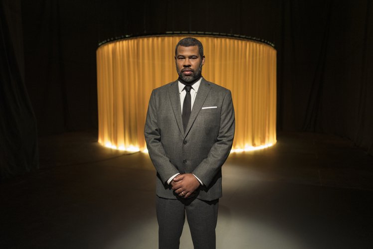 O cineasta Jordan Peele como apresentador dos episódios de The Twilight Zone.(Reprodução)