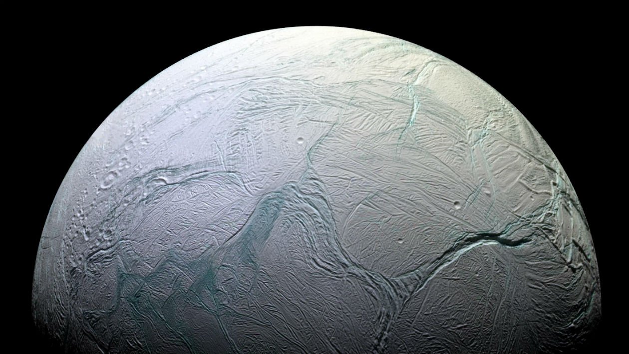 Encélado, sexta maior lua de Saturno.