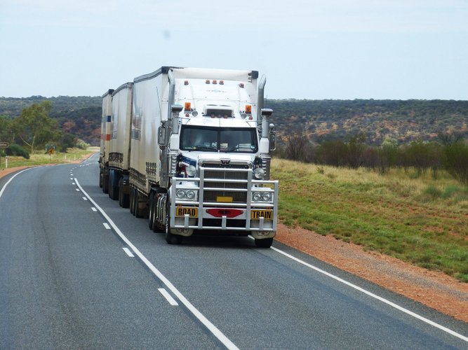 Veículos movidos a diesel devem sair das estradas ainda nas próximas décadas.