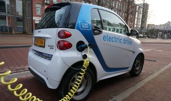 Reino Unido pode proibir veículos 'não elétricos' já em 2032