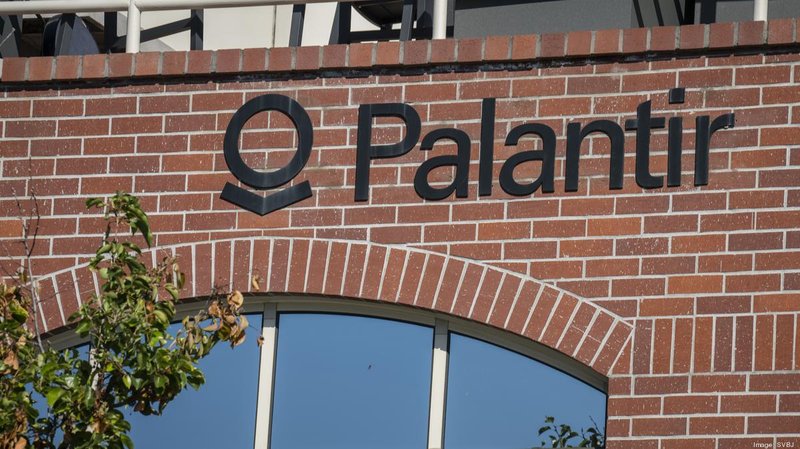 Sediada em Palo Alto, Califórnia, Palantir oferece dois serviços principais.