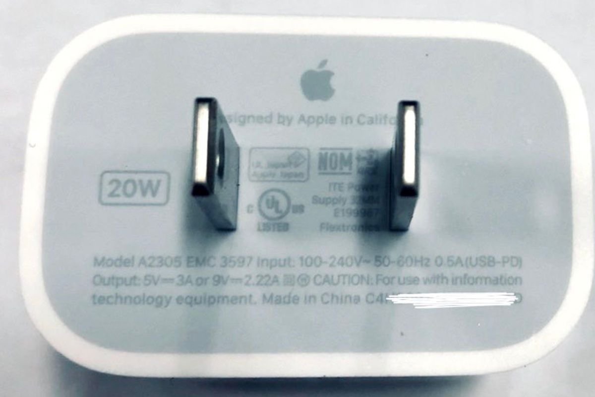 Suposto novo carregador da Apple com 18W de potência.