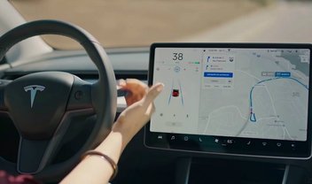 Autopilot da Tesla salva motorista de 'pneu voador' [Vídeo]