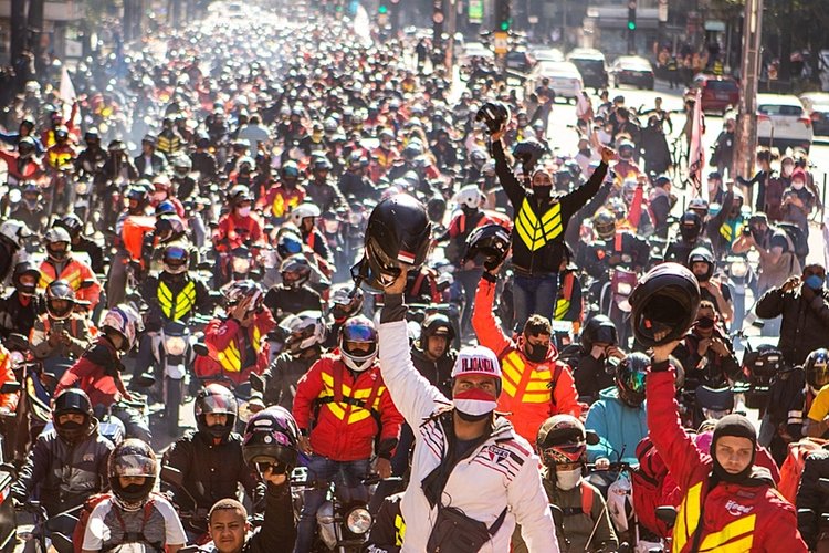 Imagem de entregadores na manifestação do dia 1º de julho promovida pelo movimento #BrequedosApps