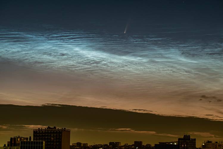 O céu de Paris também ficou mais brilhante.