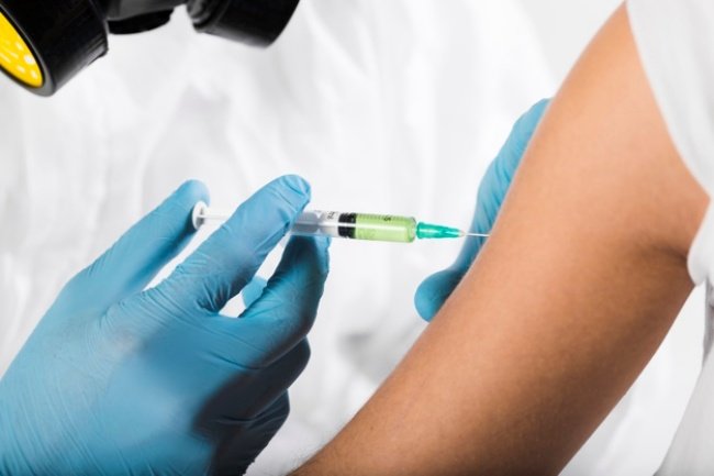 Pesquisas da China, Reino Unido e Estados Unidos lideram a corrida pela vacina contra o coronavírus, no momento.