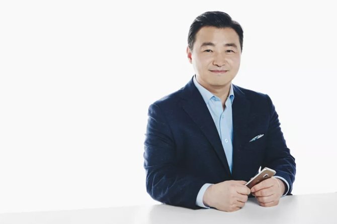 Tae-moon Roh, , presidente e chefe de negócios de comunicações móveis da Samsung.