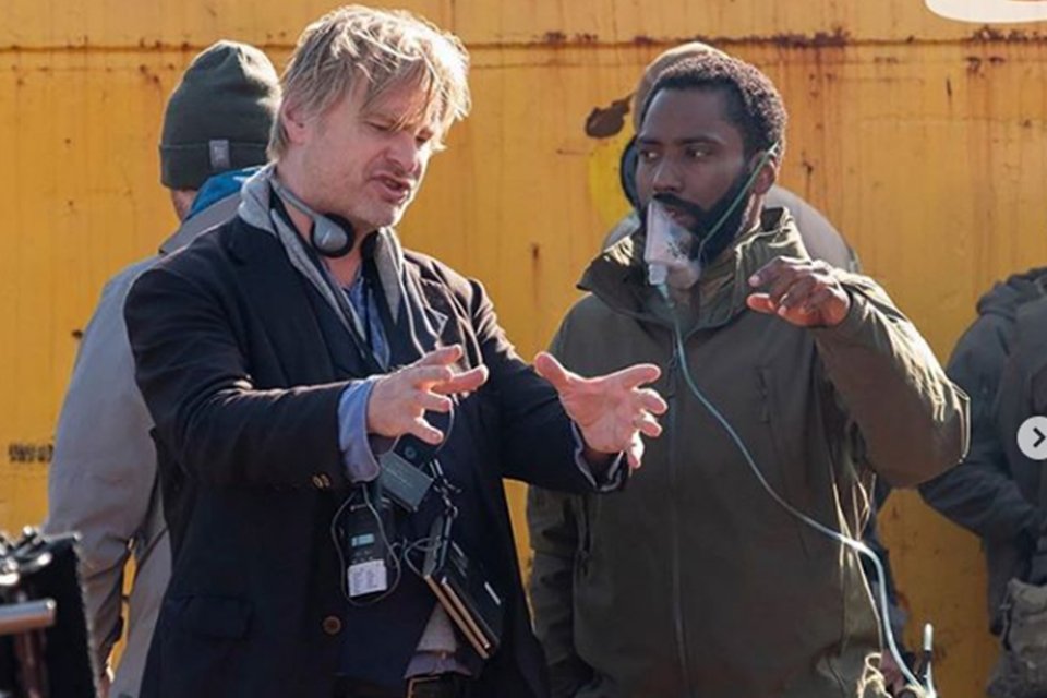 Christopher Nolan e John David Washington nas gravações de Tenet