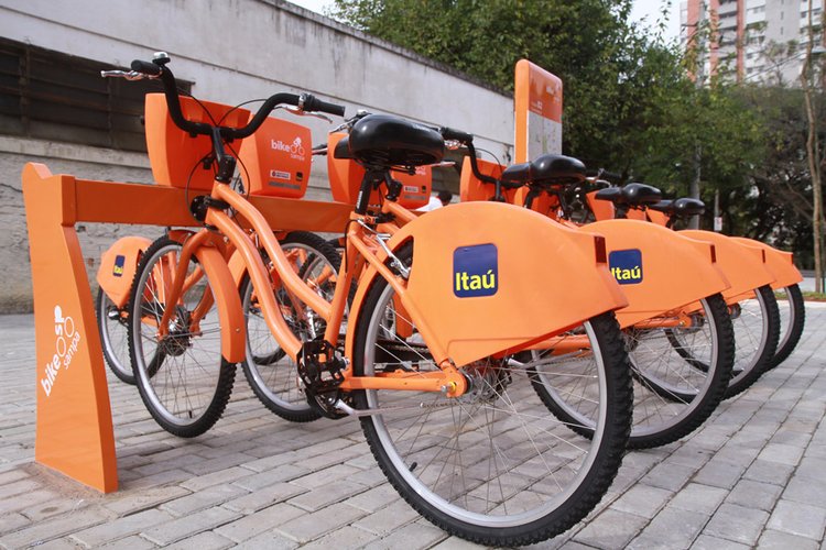 A novidade está disponível no Brasil com o serviço Bike Itaú