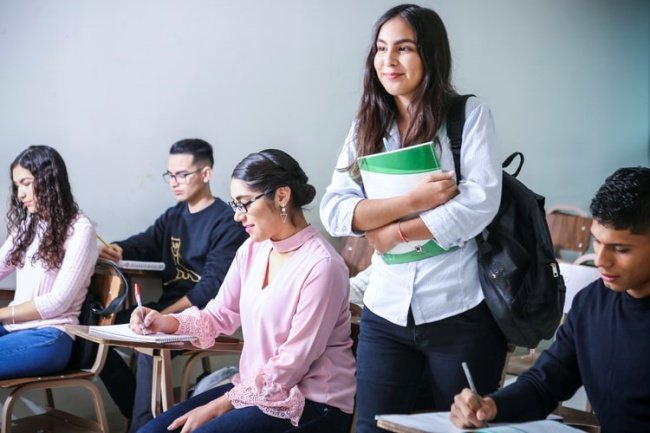 O programa financia cursos superiores em instituições privadas.