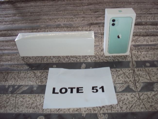 O lote 51 inclui um iPhone 11 e um Apple Watch 4.