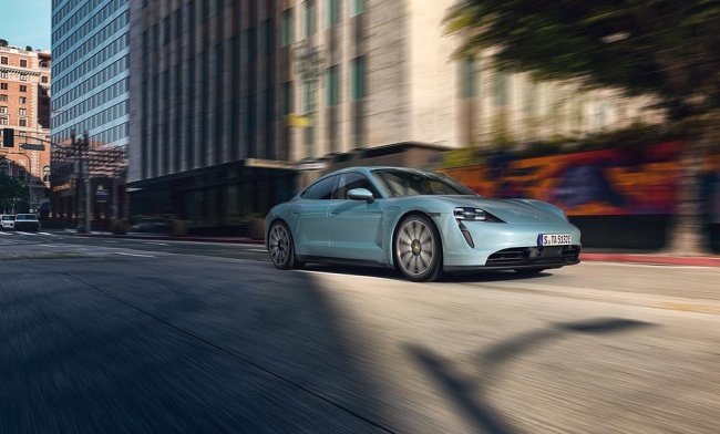 O Porsche elétrico pode chegar a 260 km/h de velocidade máxima, em sua versão mais potente.