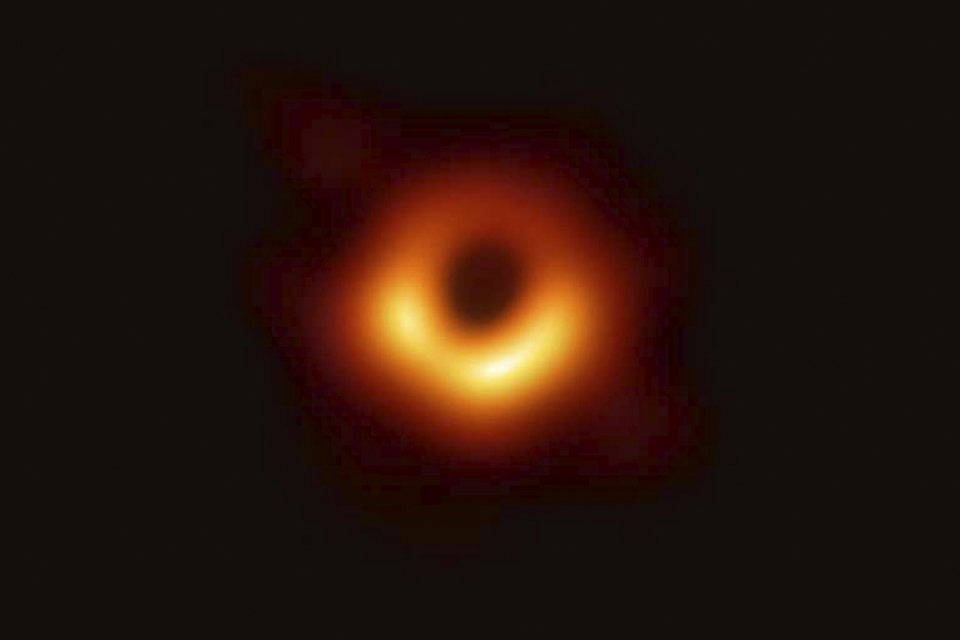 Primeira imagem capturada de um Buraco Negro chamado Powehi pode revelar detalhes sobre o passado do universo