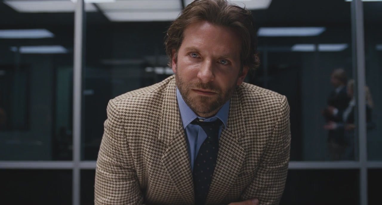 Bradley Cooper em cena como Neil Walker em Joy - O Nome do Sucesso. (Reprodução)