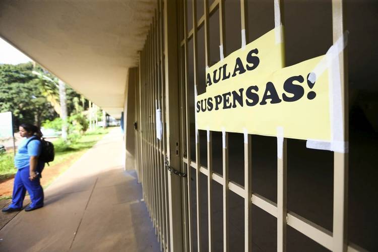 Maioria dos alunos segue sem aulas presenciais desde março
