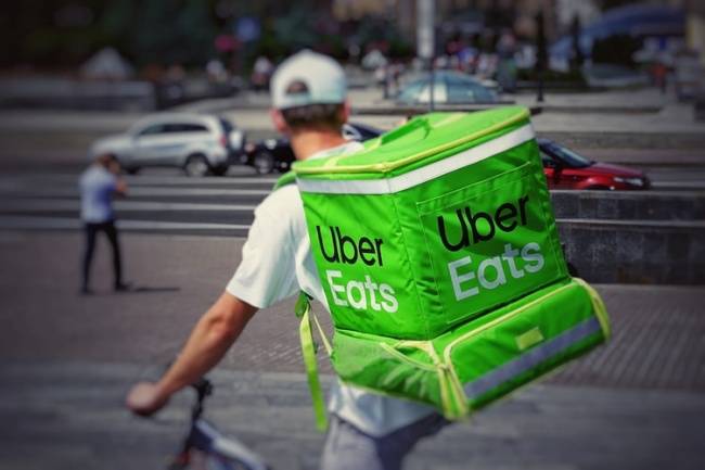 Os pedidos na plataforma de delivery aumentaram mais de 100% no período.