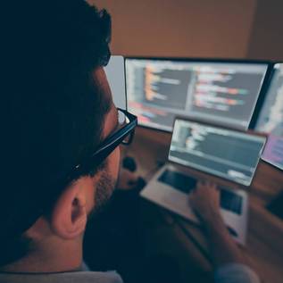 Imagem de Experiência prática de desenvolvimento COBOL com versões de teste de IBM Z
