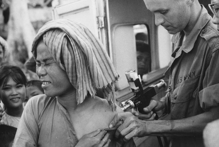Vacinação em massa e em escala global pode fortalecer movimentos antivacinas