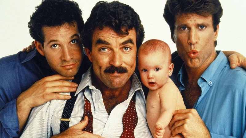 Steven Guttenberg, Tom Selleck e Ted Danson estrelaram Três Solteirões e um Bebê