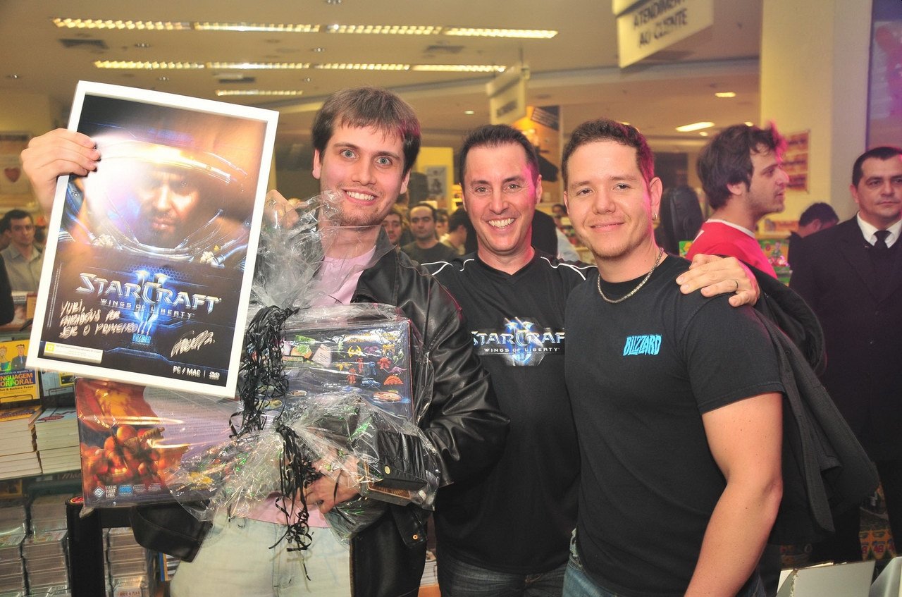 Os primeiros compradores de Starcraft II no evento de lançamento