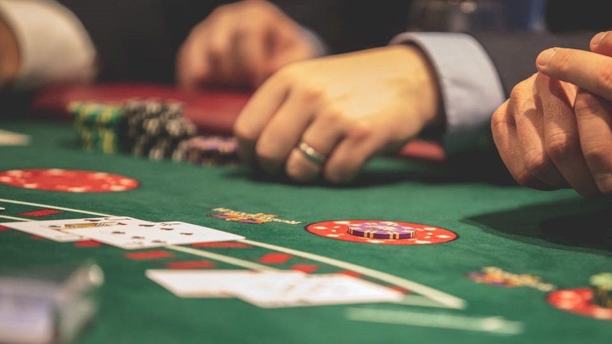 Quais os melhores apps de poker para jogar poker online com amigos?