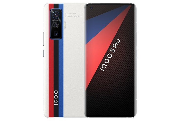 iQOO Pro tem carregamento rápido de 120 W.