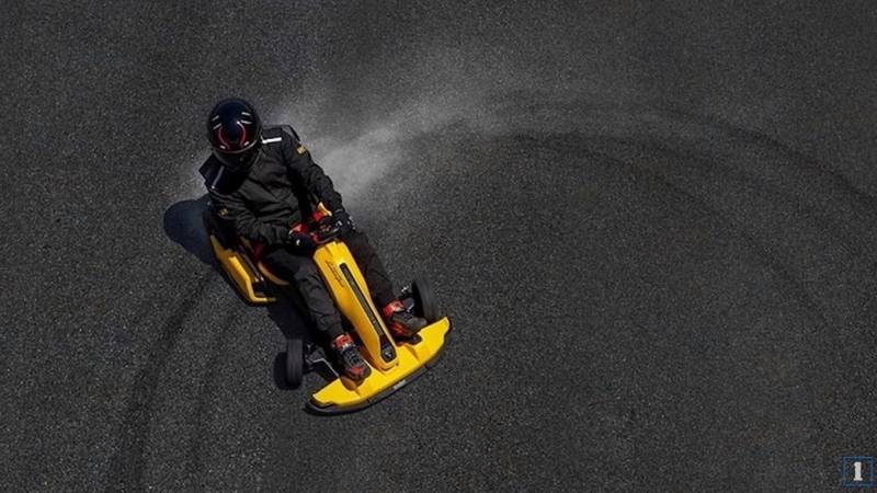 Veículo possui pneus especiais, que facilitam o drift.
