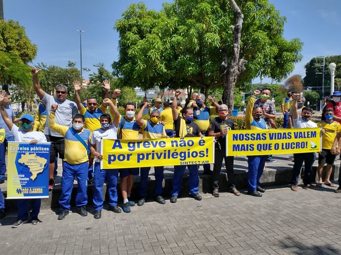 Manifestações teriam sido iniciadas pela suspensão de acordo coletivo.