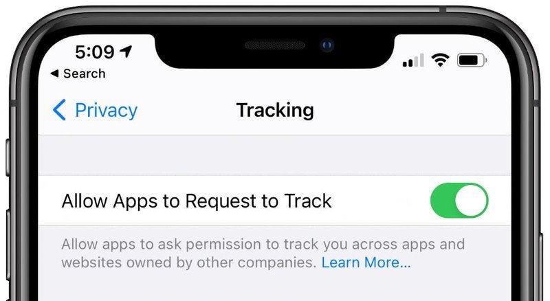 Novo recurso anti-rastreamento do iOS 14 requer que aplicativos solicitem permissão de rastreio aos usuários.