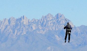 Pilotos relatam homem voando com jetpack em aeroporto dos EUA