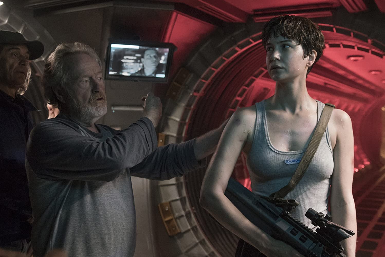 Ridley Scott e a atriz Katherine Waterston no set de Alien: Covenant (2017).
