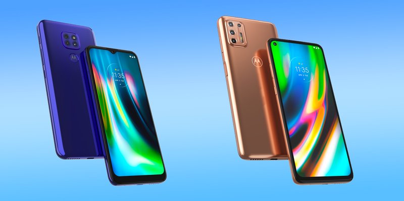 Moto G9 Pay à esquerda e Moto G9 Plus à direita.