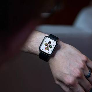 Imagem de Apple remove adaptadores de energia da caixa dos novos Watches
