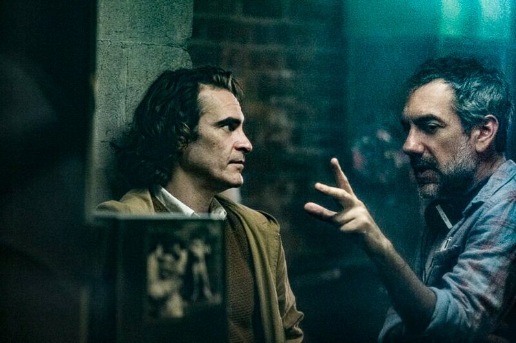 Joaquin Phoenix e o diretor Todd Phillips nos bastidores.