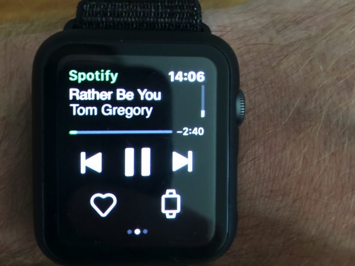 O streaming de músicas pelo Spotify no Apple Watch, ainda em versão beta, é independente do iPhone.
