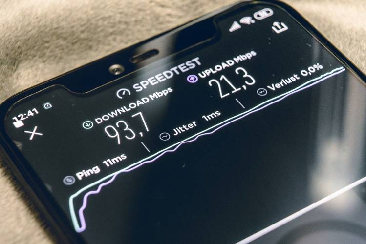 Redes 5G NR mmWave de alto alcance atingem mais de 100 Mbps a mais de cinco km de distância.